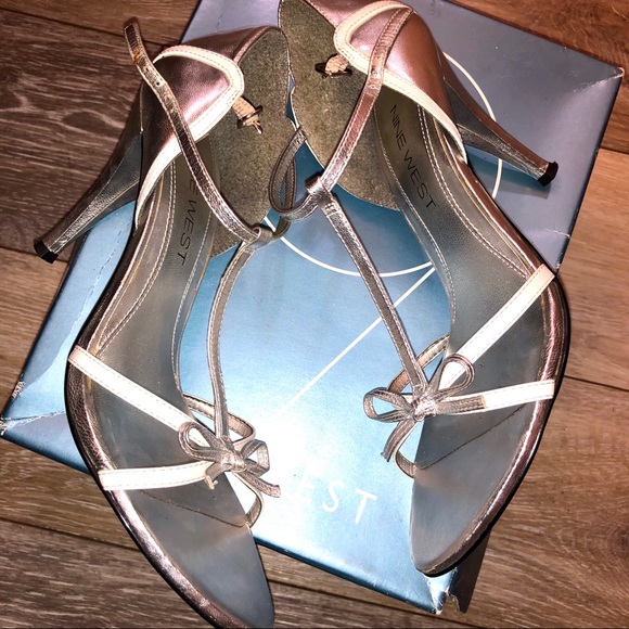 Coquette Bow Nine West Strappy Evening Heels - Picture 2 of 12